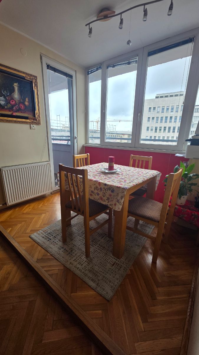 Prodaje se Trosoban stan na Žitnom trgu