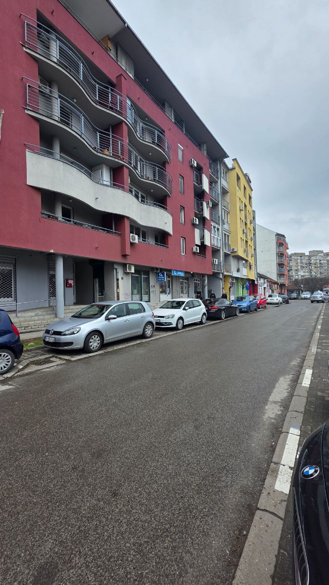 Prodaje se Trosoban stan na Žitnom trgu