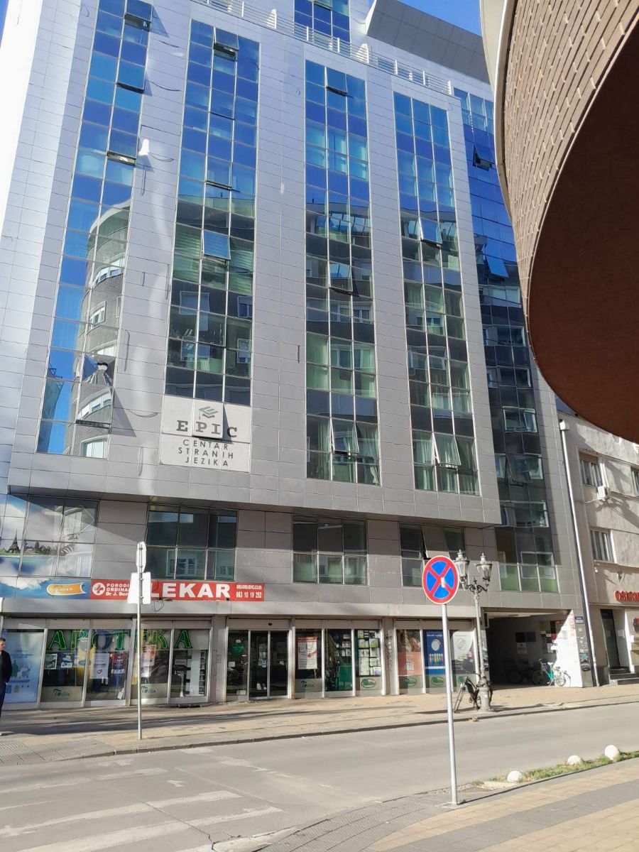 Stan - poslovni apartman u Augusta Cesarca