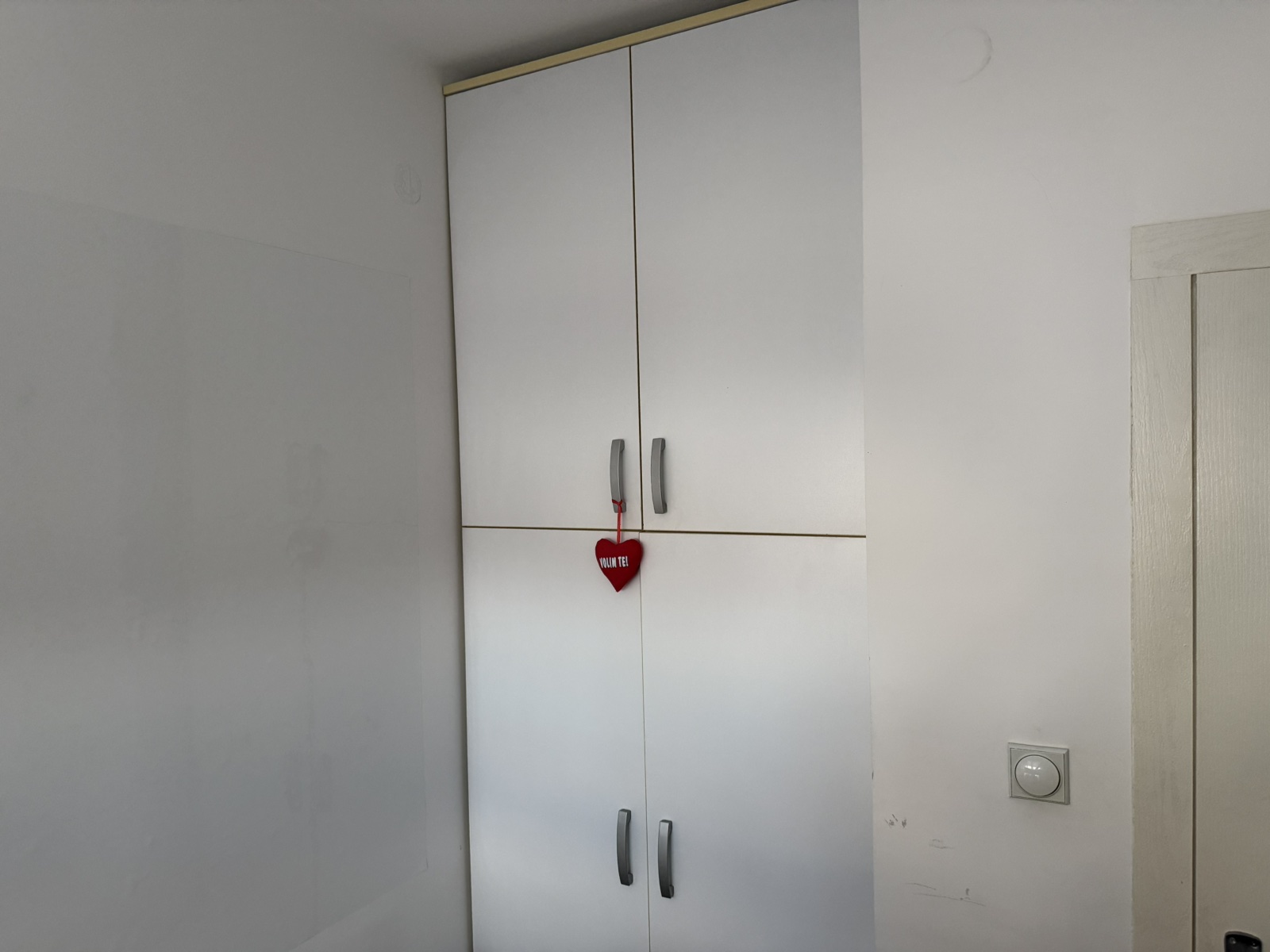 Useljiv, uknjižen, dvoiposoban stan