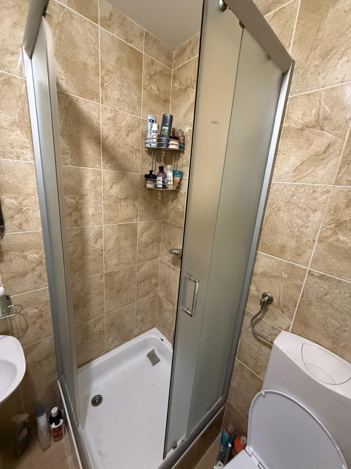 Useljiv, uknjižen, dvoiposoban stan