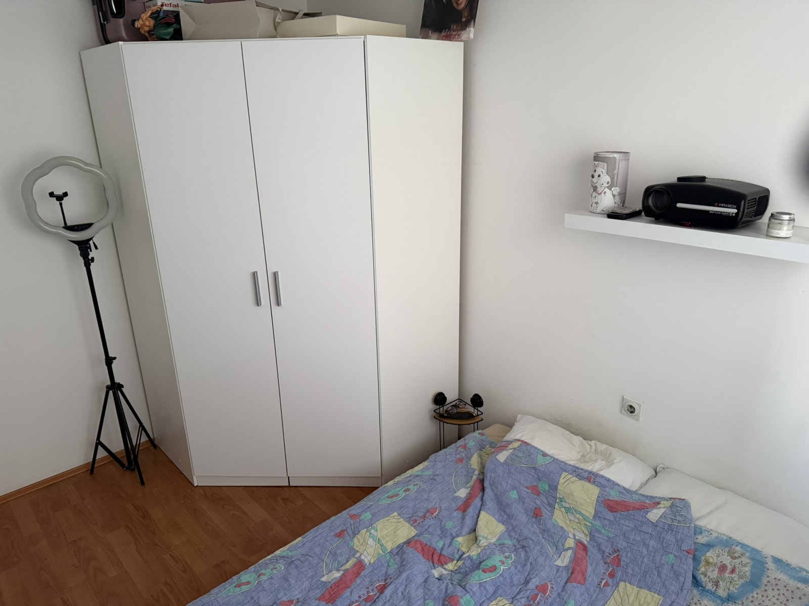 Useljiv, uknjižen, dvoiposoban stan