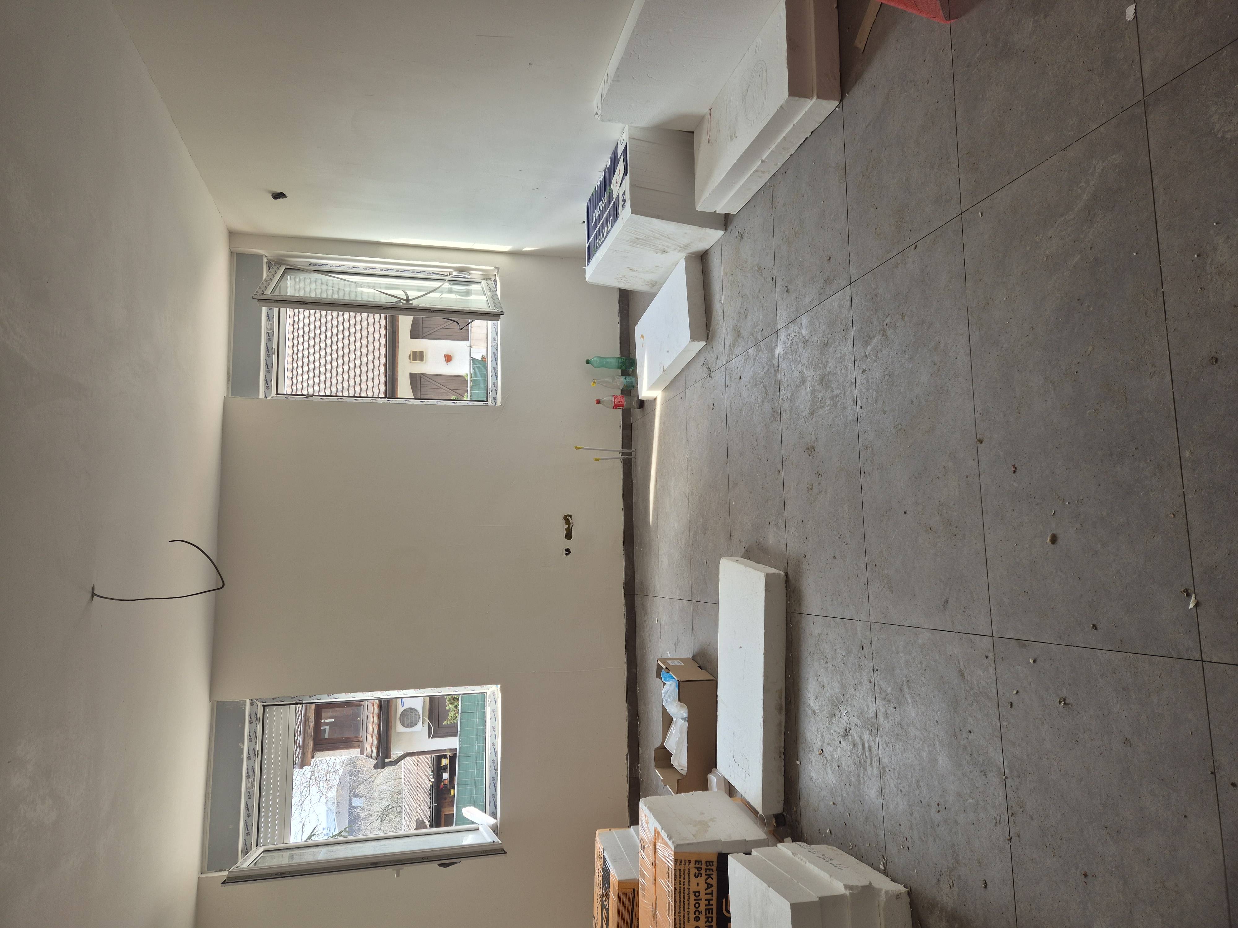 Brzo useljiv stan sa parking mestom u dvorištu