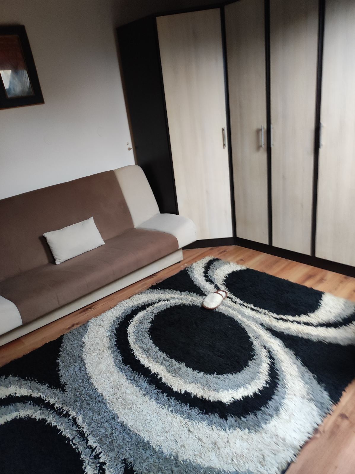 Garsonjera 27m2 – Braće Dronjak – Zgrada od crvene fasadne cigle – Odmah useljiva